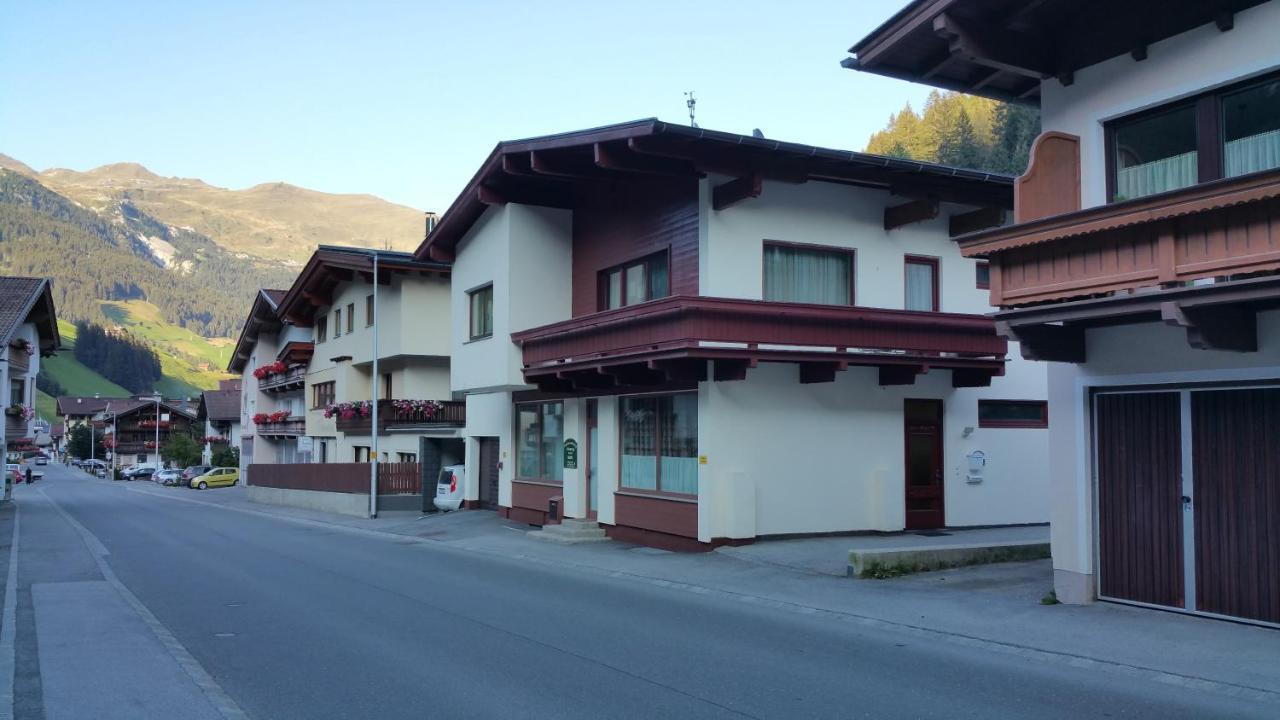 Apart Family Schweng Tux Exterior photo